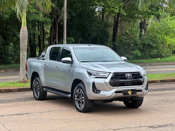 TOYOTA HILUX 2.8 D-4D TURBO DIESEL CD SRX 4X4 AUTOMÁTICO